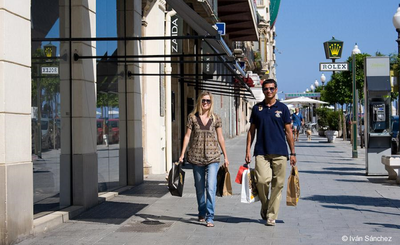 Compradors a Rambla Nova