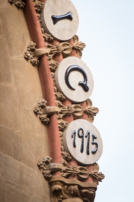 Detall de la façana del Mercat Central de Tarragona remodelat