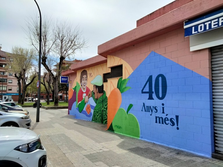 El Mercat de Torreforta estrena un gran mural exterior per commemorar el seu 40è aniversari