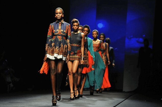 Desfilada de moda africana