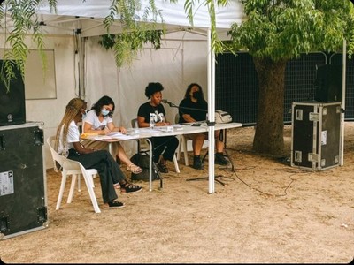 Marjorie Machado, Soda Seck, Elena “Naret” Terán activistas de la Red Antirracista Tarragona y Cèlia Ruiz, jurista del SIAD.· Taller sobre Feminismo Interseccional organizado por el Festival La Terrasseta. Jaime Andres Rojas. 2021