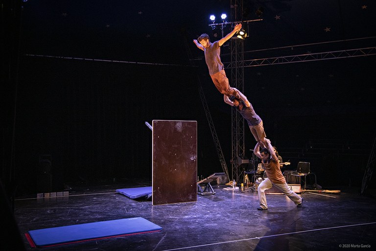"Potser no hi ha final" de Circ Pistolet
