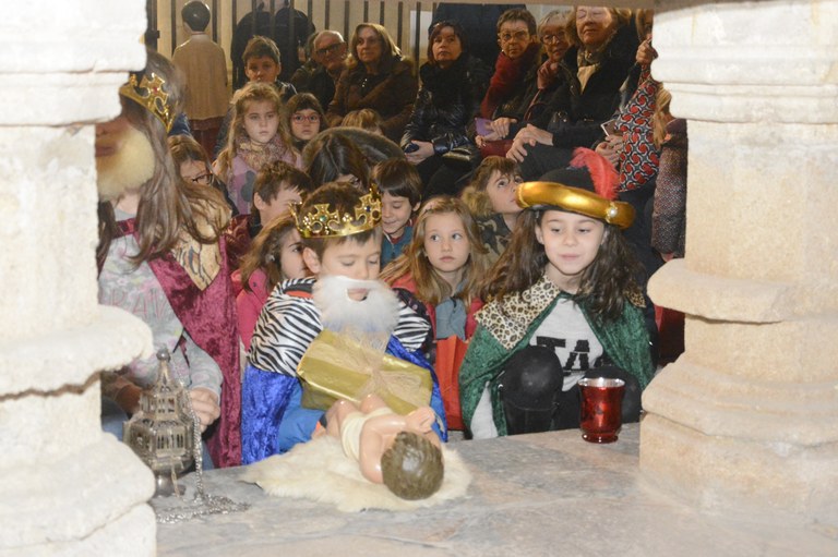 Els avis ensenyen la Catedral als nets ( 10è aniversari)