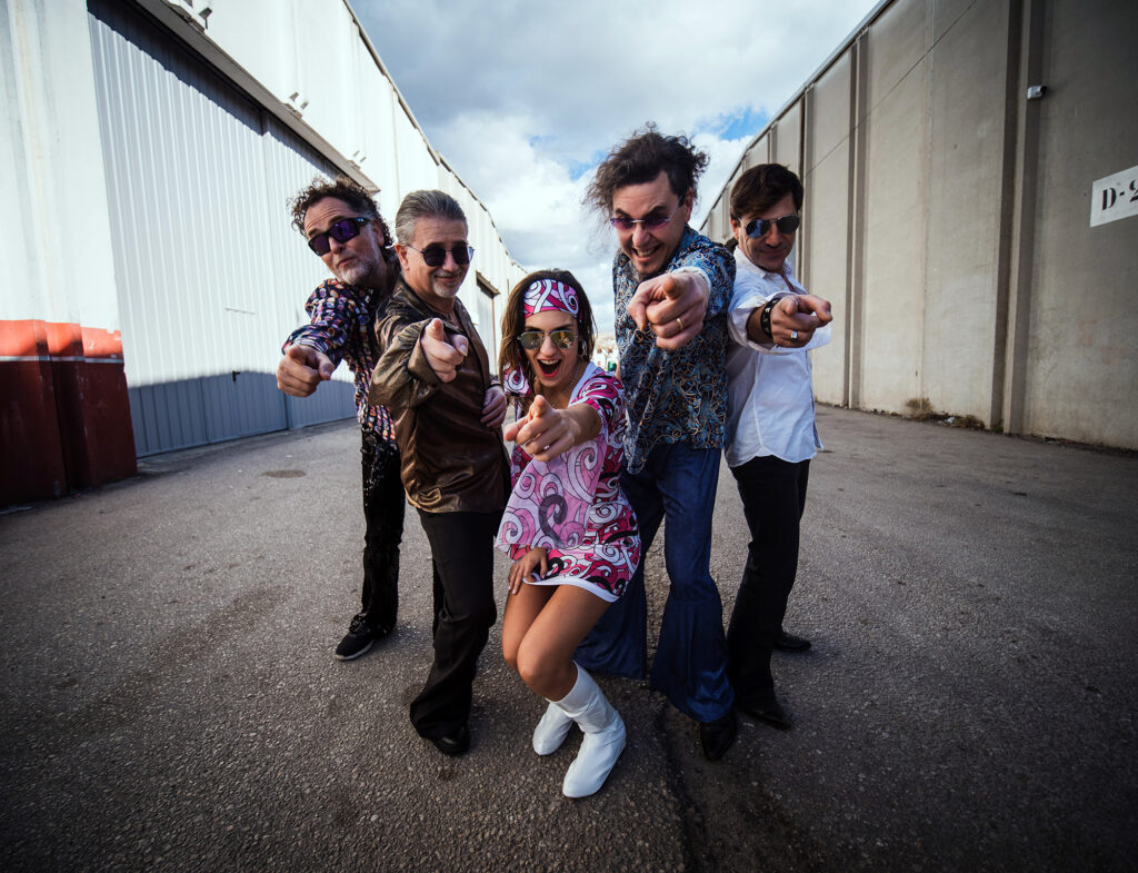 La revetlla de Sant Joan, amb els grups de versions Popurris Band i Kintus