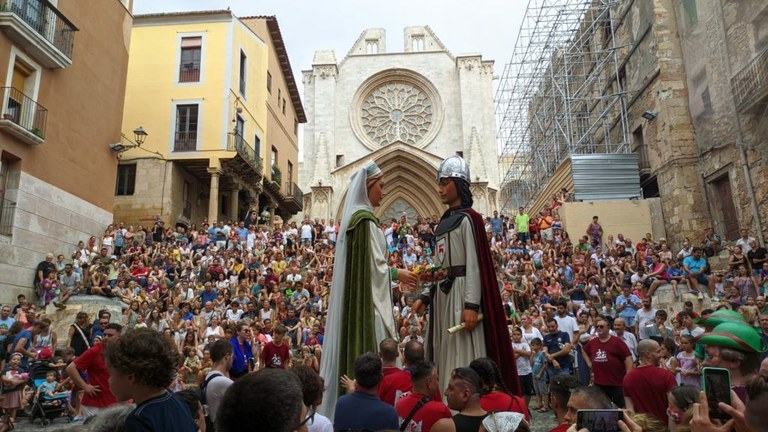 X Trobada de Gegants i Nanos. Cercavila