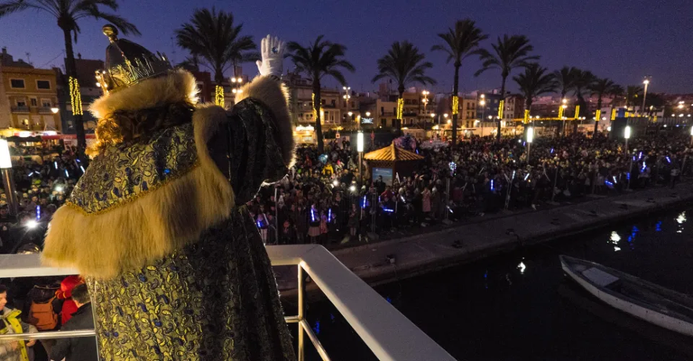 L'arribada, la cavalcada i la salutació de Ses Majestats els Reis Mags d'Orient a la ciutat de Tarragona