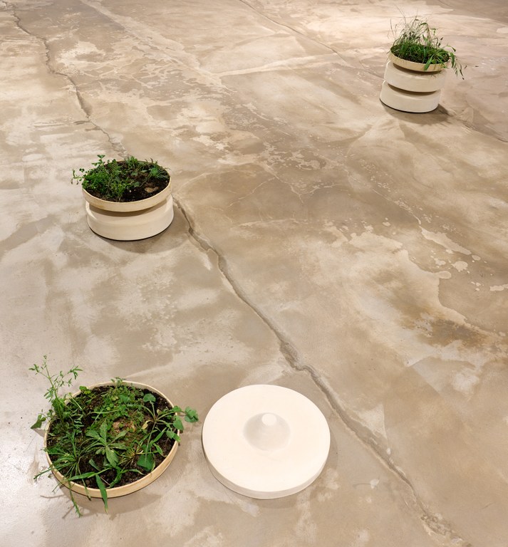 Inauguració de l'exposició "No vagis a buscar els infants a l’escola, encara", de Mariona Moncunill