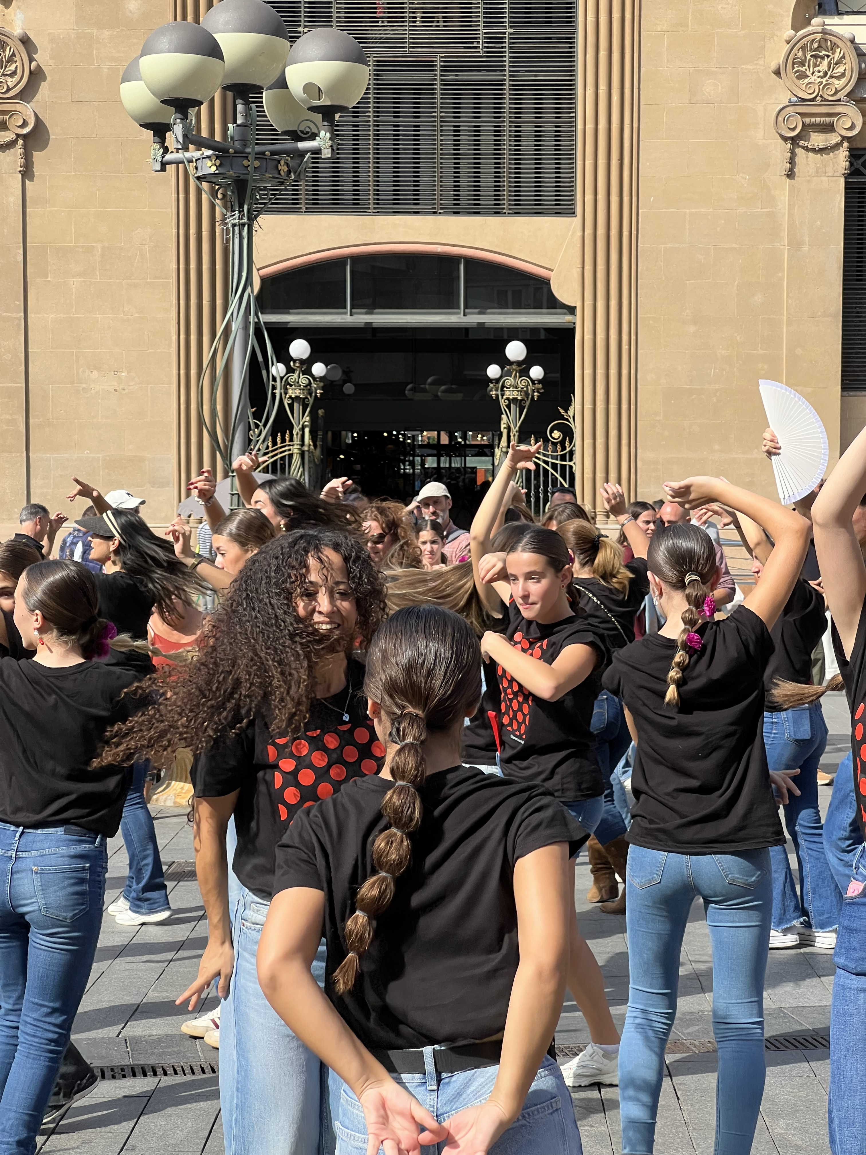 Sona Flamenc | Flashmob amb Violeta Barrio i concert de Vergüenza Ajena