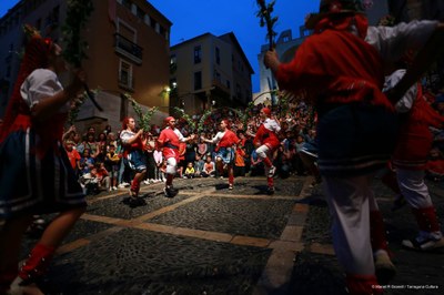 Signatura del conveni de cessió del fons documental de l’Esbart Santa Tecla a l’Arxiu