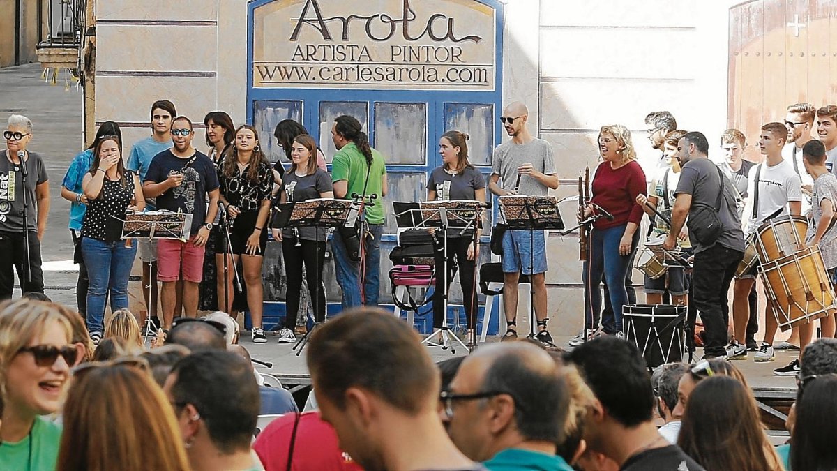 Amable cafè concert amb grallers locals