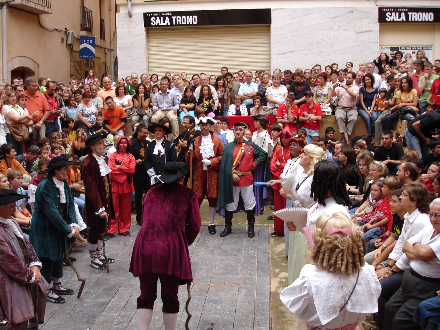 Representació del Ball de Dames i Vells