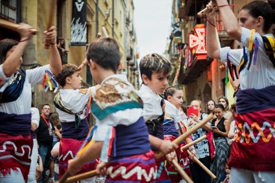 Ball de Bastons Petit de l'Esbart Santa Tecla