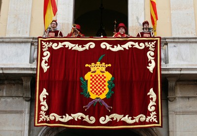 Macers i trompeters al balcó de l'Ajuntament de Tarragona