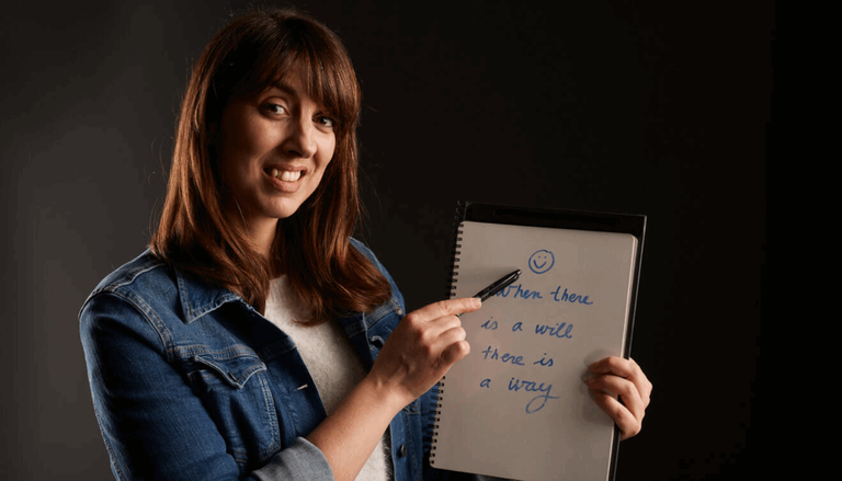 Xerrada "Créixer entre pantalles" amb Lluna Porta