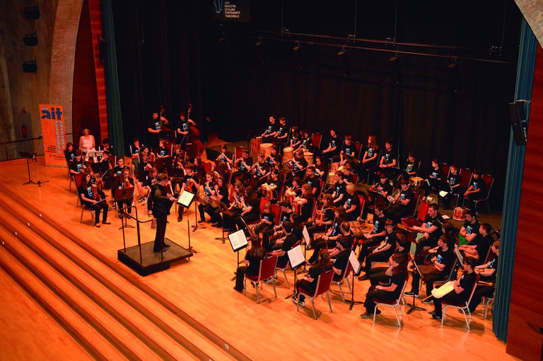 Cent alumnes d'instruments de música tradicional oferiran un concert al Teatre Tarragona