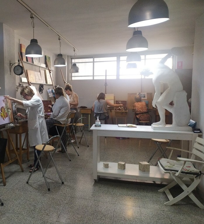 El Pati Jaume I exposa els treballs de les escoles d'art Marina B. Cubells de Salou i Tarragona