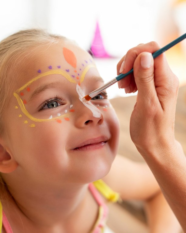 La Guingueta: Activitat especial de carnestoltes "Espai Maquilla't"