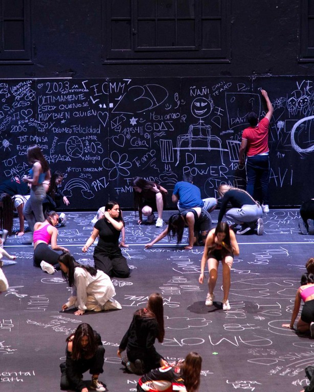 Mapadeball - mostra final: Uhmlaba significa món en zulú"