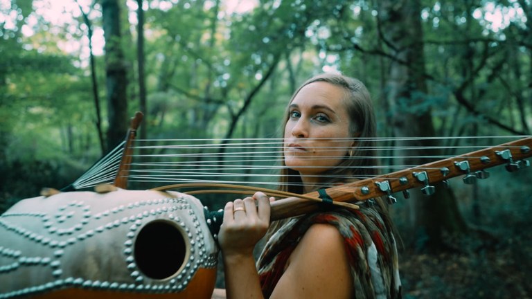 Ona Mae, Fusió World d’Autora