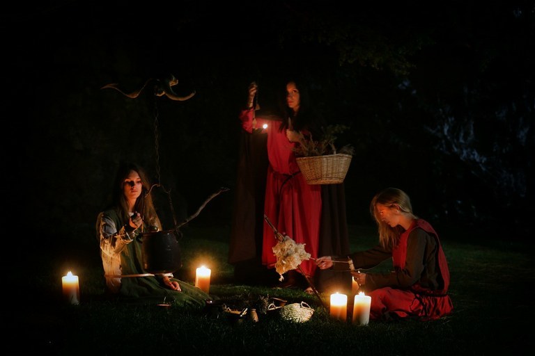 Per bruixa i metzinera. La persecució de bruixes a casa nostra