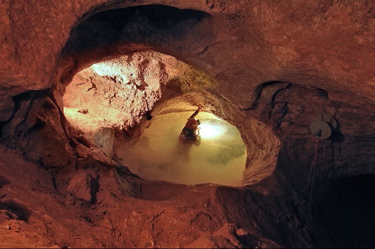 TGN underground: visita la cova urbana