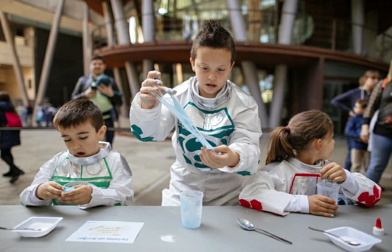 Slime. Fluid meravellós o moc fastigós?