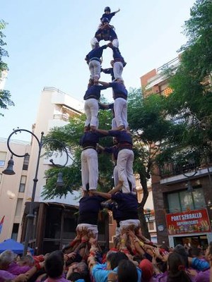 Actuació castellera dels Xiquets del Serrallo