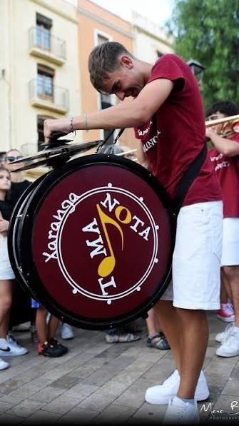 Festes de Residencial Palau Torres Jordi | Cercavila amb la Xaranga Tomanota