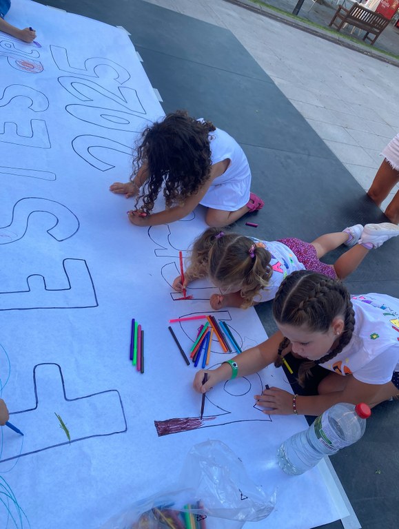 Festes de Residencial Palau Torres Jordi | Fem el mural del barri