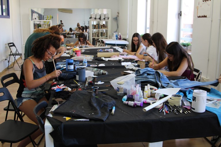 Aula de costura creativa. Recrea la teva roba.