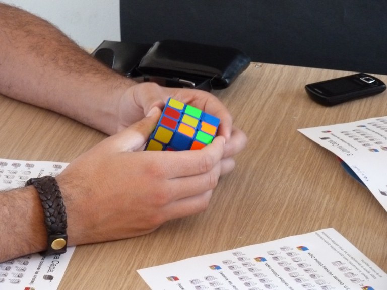 Iniciació al cub de Rubik 3x3x3.