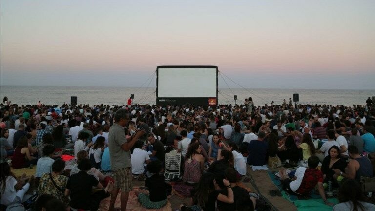 K-Cinema a l’aire lliure i cinefòrum: Extreme Job de Lee Byeong-heon .