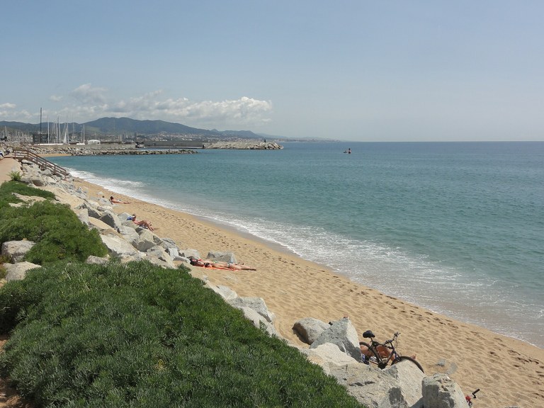 Sortida a la platja amb hidropedals i jocs lúdics	