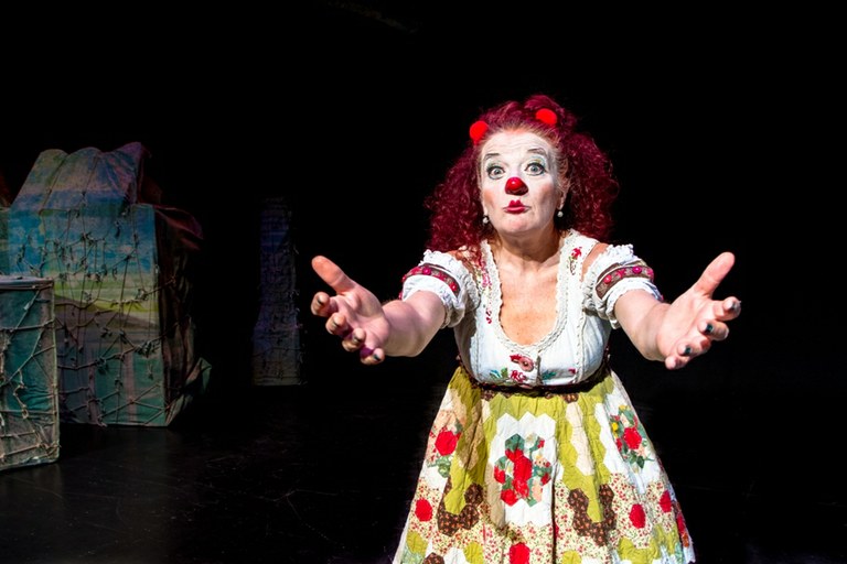 Taller de pallass@ amb la Pepa Plana. Viure al país del sí! 