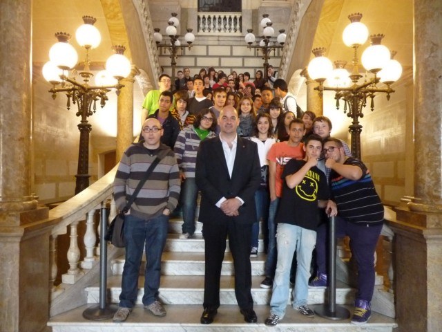 Alumnes de l'IES Martí i Franquès visiten l'Ajuntament