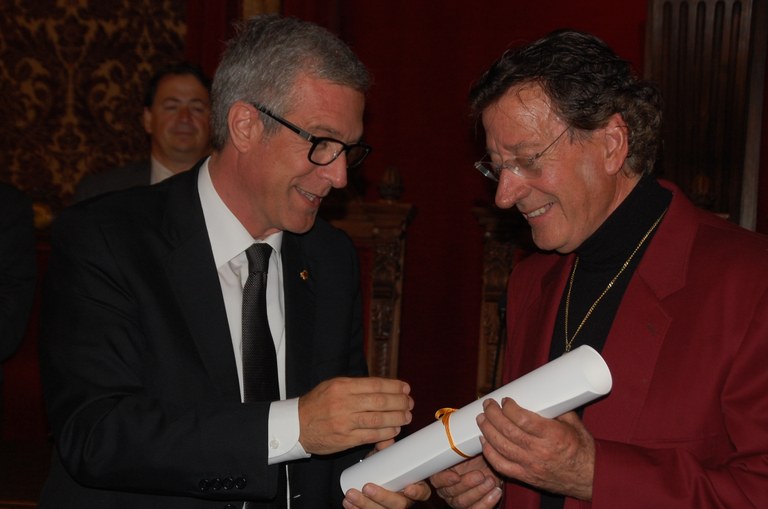 L’alcalde de Tarragona lliura el títol de Fill Predilecte al pintor Jaume Queralt