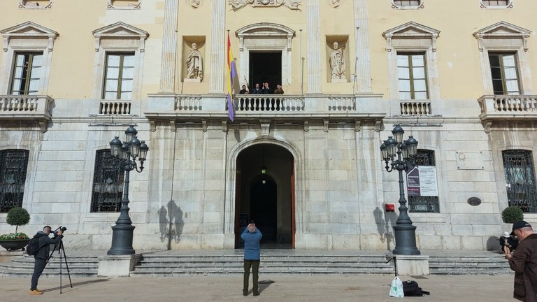 La plaça de la Font acull el rodatge del documental '90 anys de la Segona República a Tarragona'