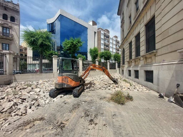 Inici de les excavacions de la part exterior de l'edifici del Banc d'Espanya