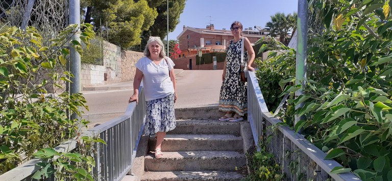 L'Ajuntament instal·la una barana a l'escala de la passarel·la d'accés a Tarragona II