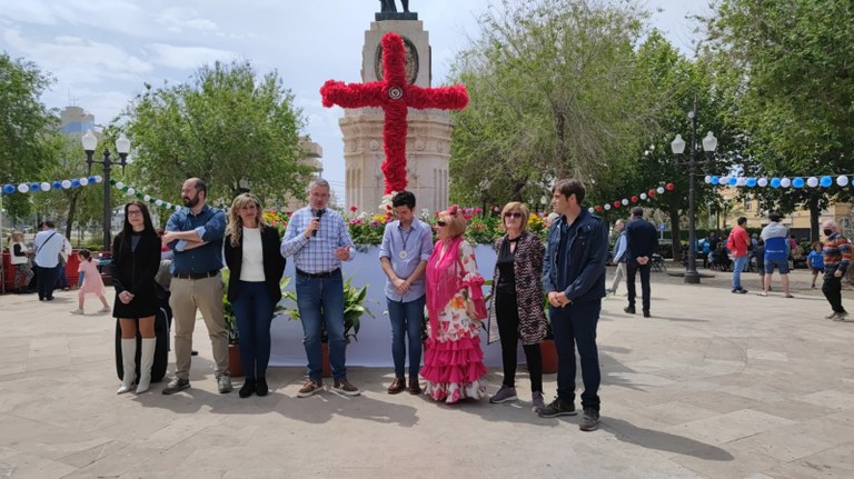 L'alcalde presideix la celebració de la Cruz de Mayo
