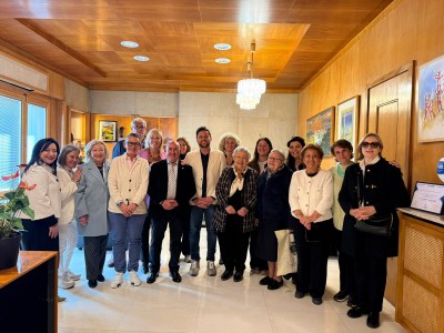 L'alcalde de Tarragona, Rubén Viñuales, rep a la pregonera de Setmana Santa