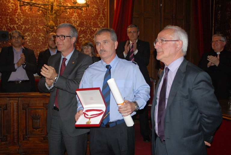 L'Alcalde lliura la Medalla d'Or de la ciutat als bombers de Tarragona