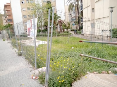 Comencen els treballs d'habilitació d’un espai verd comunitari al carrer Riu Glorieta de Torreforta