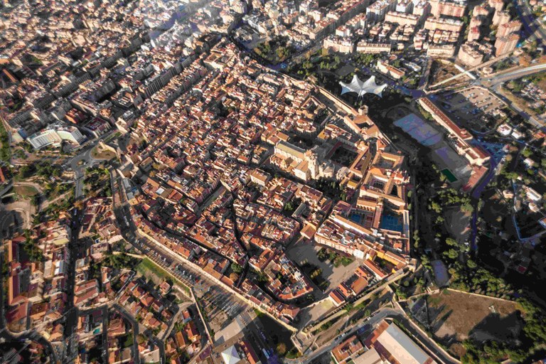 L'Ajuntament destina 50.000 € a la redacció del planejament urbanístic que regularà els pisos turístics