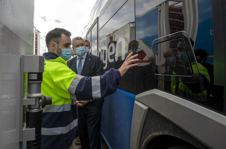  L'Empresa Municipal de Transports presenta l'autobús d'hidrogen testat aquests dies
