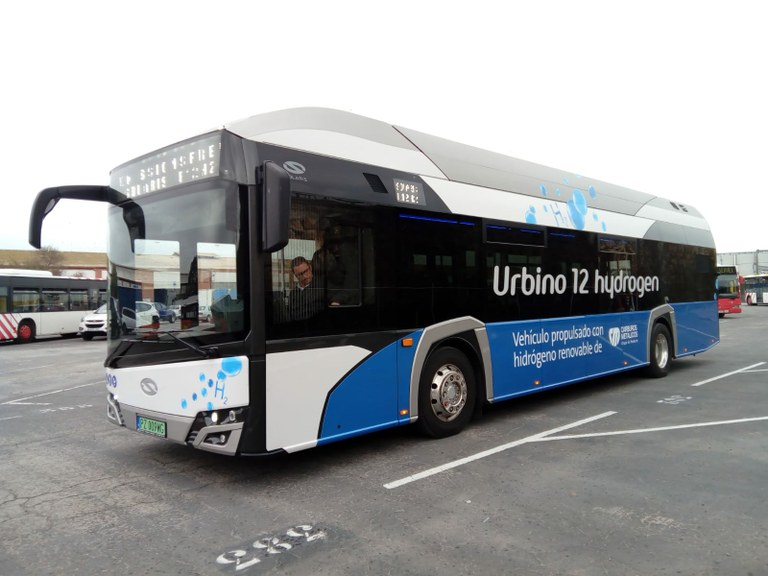 L'EMT prova un nou model d'autobús propulsat amb hidrogen pels carrers de la ciutat