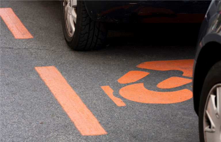 Superar el màxim permès de dues hores a la zona regulada d'aparcament tindrà una sanció de 34 €, 17 amb reducció