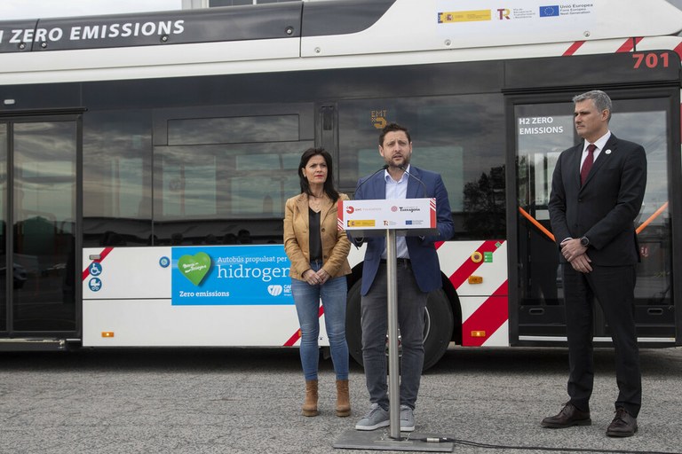 L’EMT presenta els primers tres autobusos d’hidrogen verd 