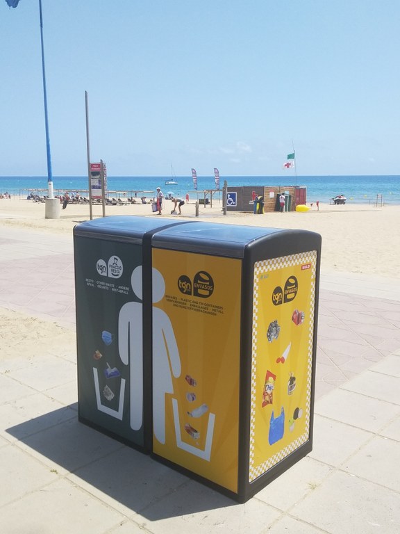 L'Ajuntament de Tarragona instal·la dues papereres compactadores a la platja de l'Arrabassada