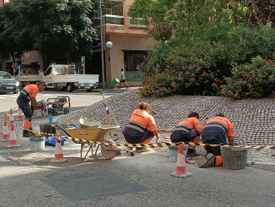La Brigada adequa la rotonda de Pere Martell